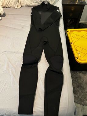 Body Glove Mens Large BRAND NEW full body wetsuit